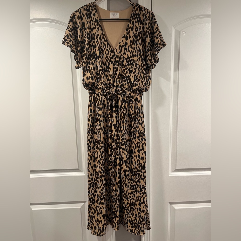 Cheetah Print dress! Never worn. Has pockets !